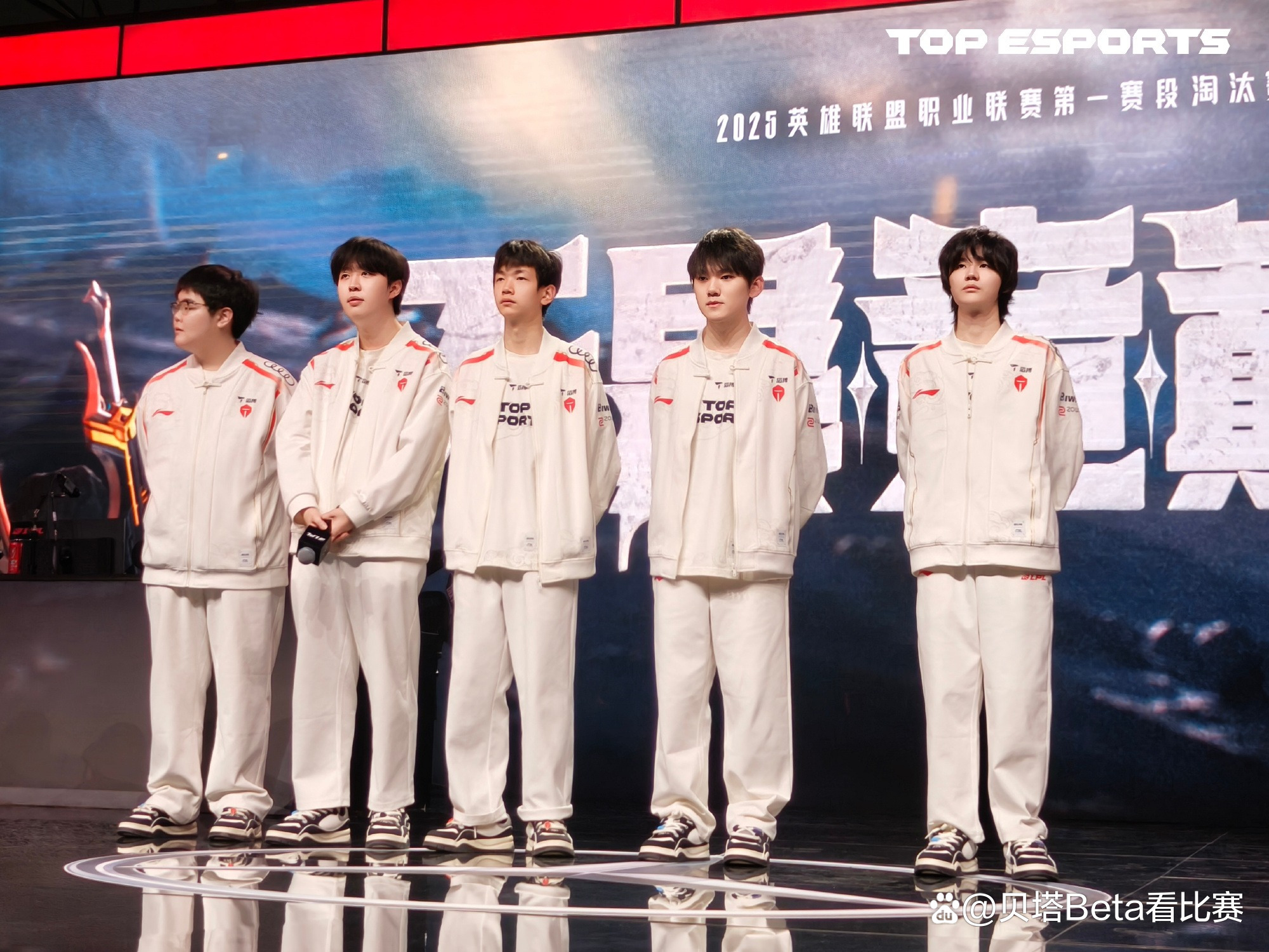 LGD碾压T1,Zeus团战一打五激烈交锋四强赛,强势挺进下一轮 LGD碾压T1,Zeus团战一打五激烈交锋四强赛,强势挺进下一轮