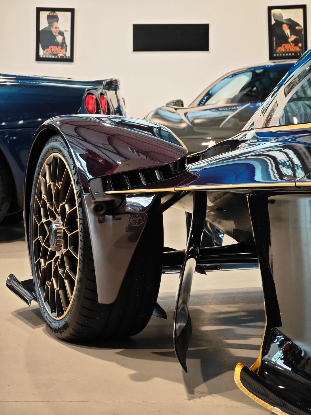 包含阿斯顿马丁碾压迈凯伦，皮亚斯特里惊艳四座的词条