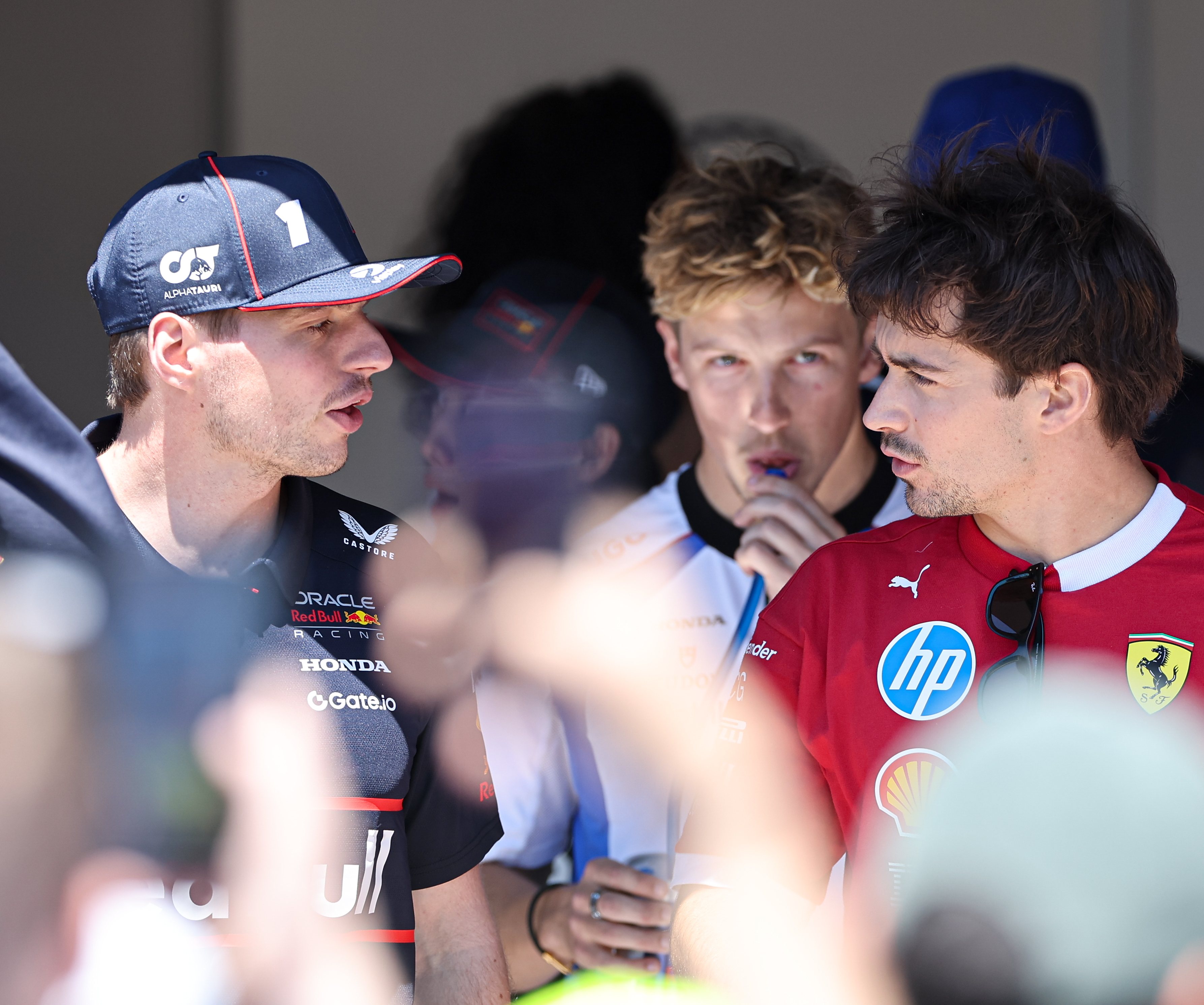 开云下载-阿斯顿马丁逆转雷诺车队，维斯塔潘带队取胜