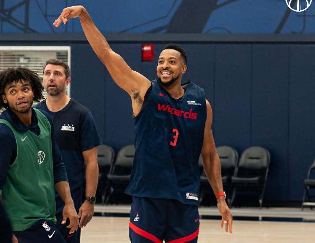 独行侠轻取四川队，麦科勒姆扛起全队