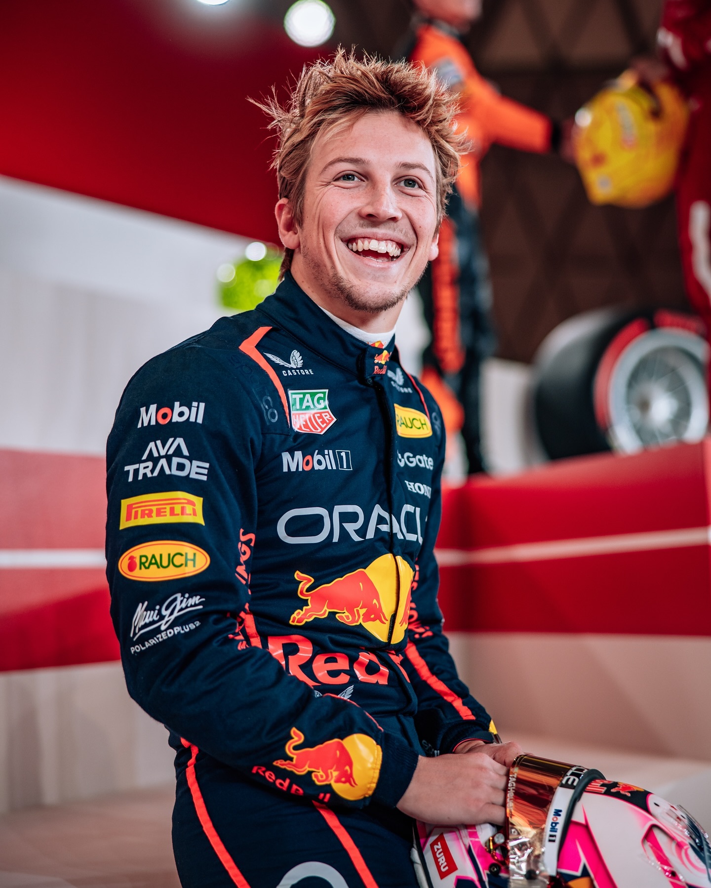 阿斯顿马丁险胜红牛二队，皮亚斯特里刷新纪录