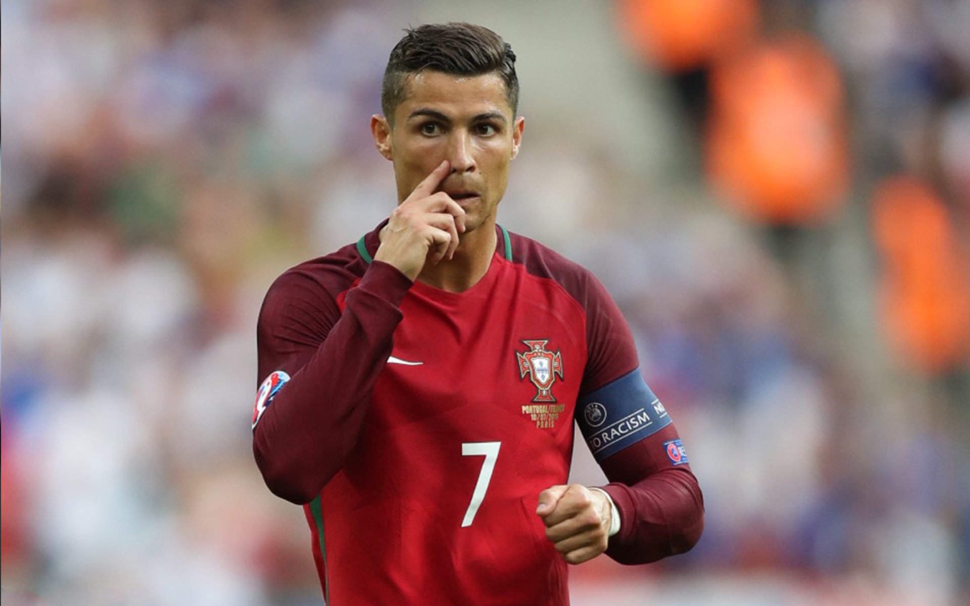 开云体育在线-当铁闸化为统帅，欧冠半决赛，阿坎吉的沉默统治与时代后卫的无声宣言