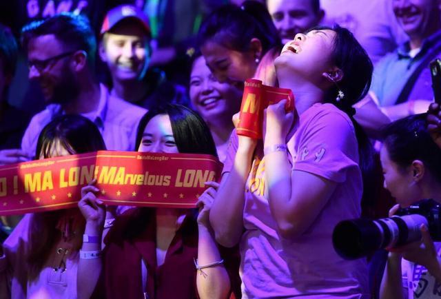 英格兰队横扫波兰队，马龙惊艳四座